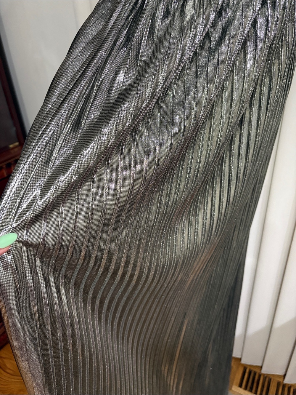 Vince Camuto Metallic  Pleated Halter Maxi gown Dress glam sparkle NWOT size 6 - Picture 5 of 13
